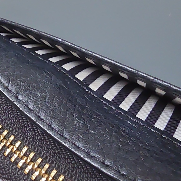 KATE SPADE NEW YORK Black Zip Around Leather Wallet - Picture 8 of 13